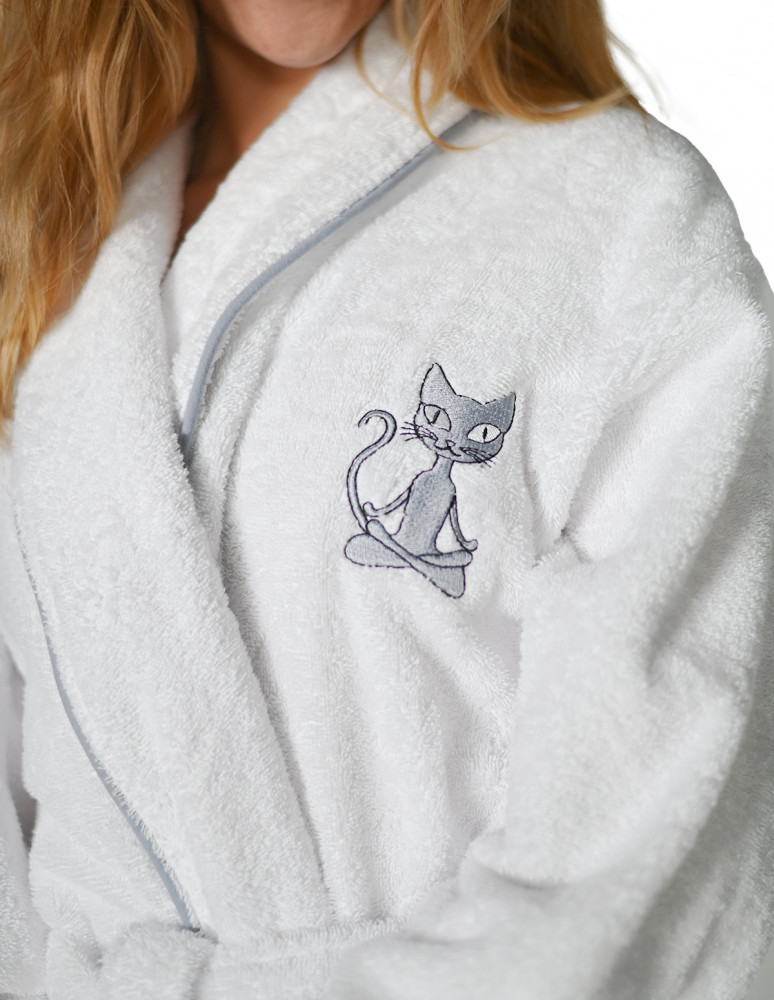 Peignoir brodé col châle 420 g/m²...