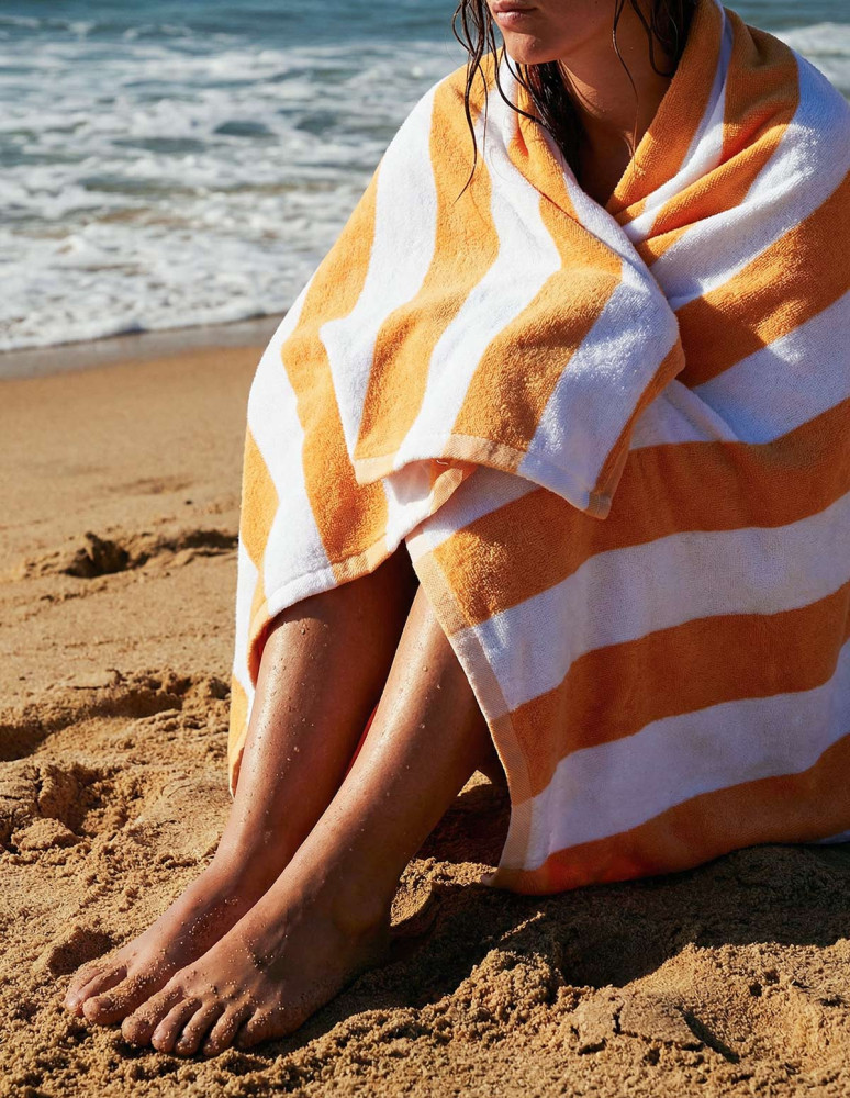 Serviette de plage velours rayée...