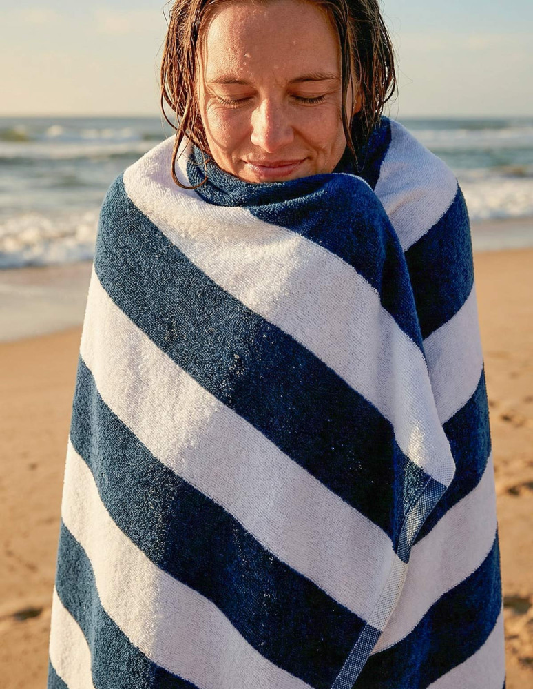 Serviette de plage velours rayée...