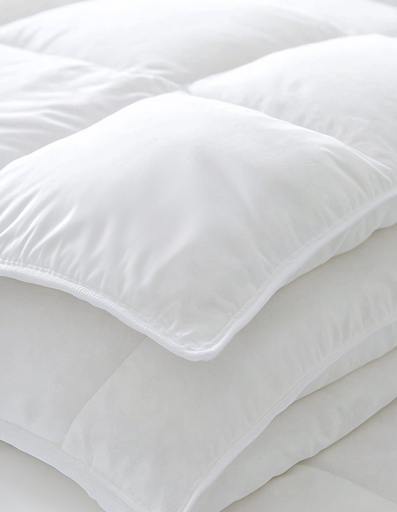 Couette en microfibre sensation duvet...